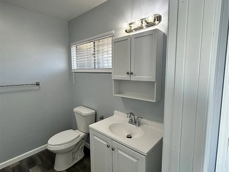 6517 1/2 Avalon Blvd #4 — Photo 8