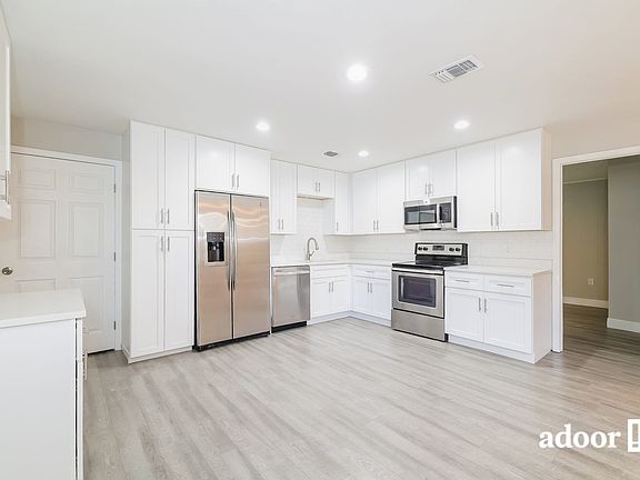 4th image of 522 Carey Pl