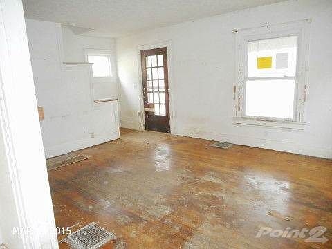 4th image of 818 Gondert Ave