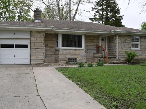 3 James Pl, Bloomington, IL 61701