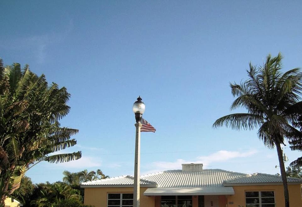 1st image of 374 Palmetto St