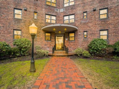 50 Brompton Road #2P, Great Neck, NY, 11021