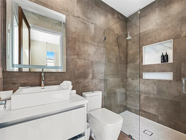 1319 Seminole Dr — Photo 71