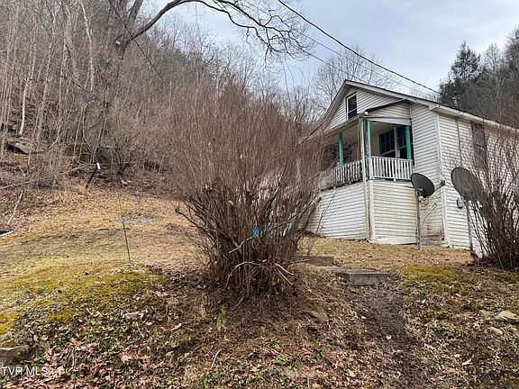 2nd image of 195 Hanging Tree Rd