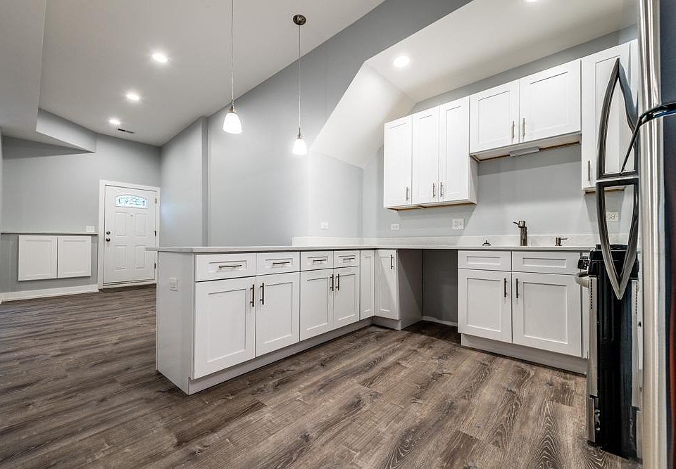 1st image of 3579 W McLean Ave #1