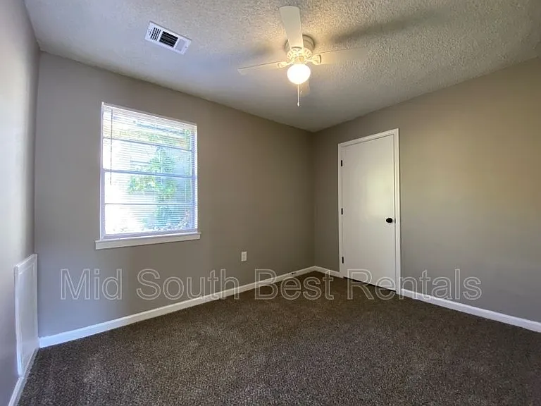 2120 Bennett Ave — Photo 8