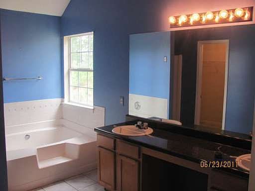 4th image of 4307 Caroline Ct