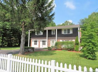 785 Old Colchester Rd, Uncasville, CT 06382