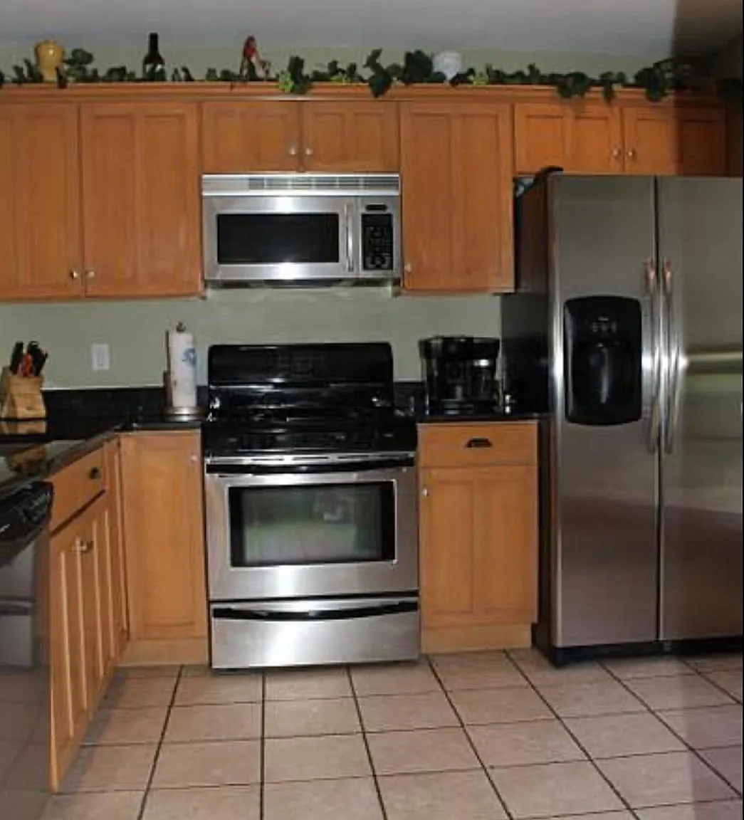 3 bed, 1.5 bath, 2100 sqft, $3,400 — Photo 3