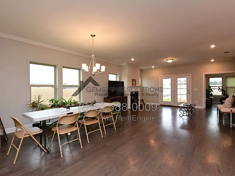 1028 Fenner Ln — Photo 15