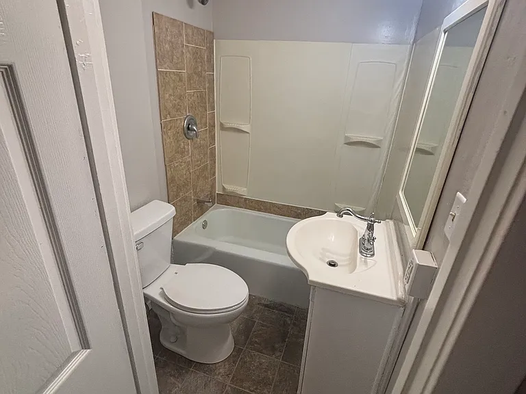 1350 Abbott Ave — Photo 5