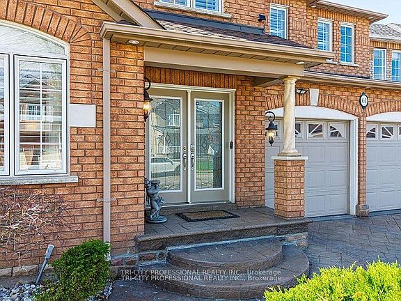 3rd image of 61 Woodvalley Dr