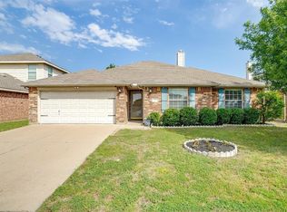 917 Mesa Vista Dr, Crowley, TX 76036