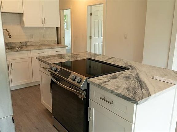 4th image of 239 NW 28th Ave
