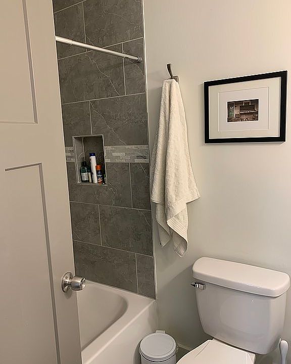 Master - shower/tub