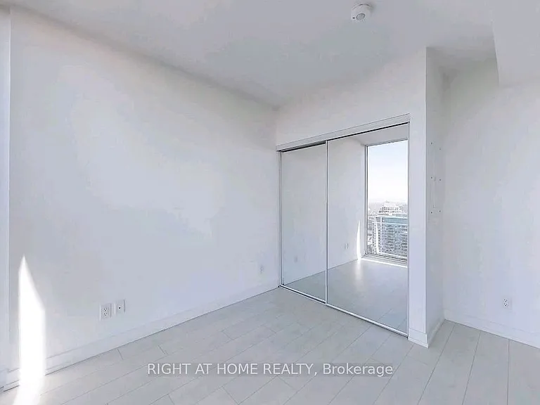 19 Western Battery Rd #Penthouse 11 — Photo 14