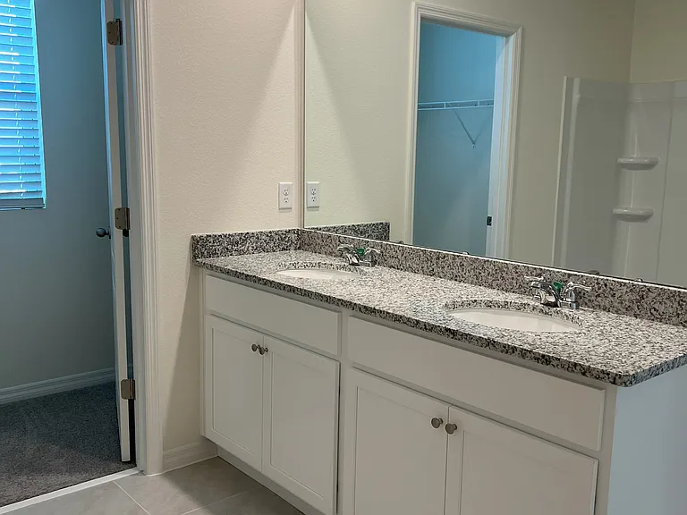 2520 Tulip Dr — Photo 3