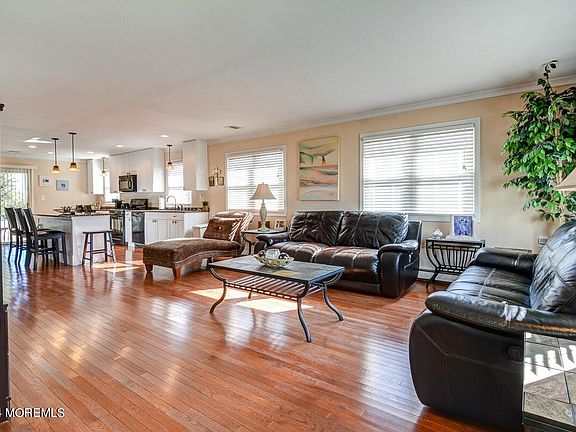 4th image of 914 Jamaica Boulevard