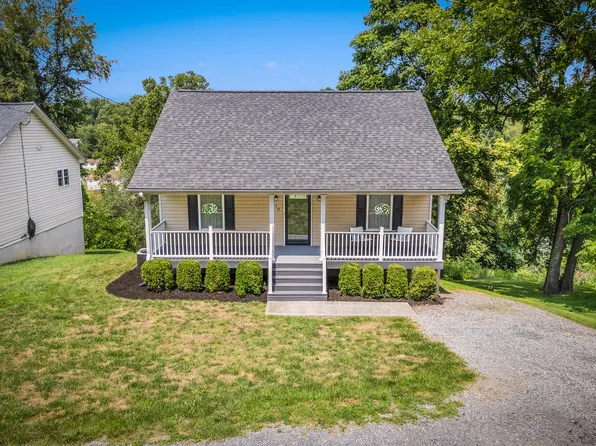 310 Giles Ave, Vinton, VA 24179