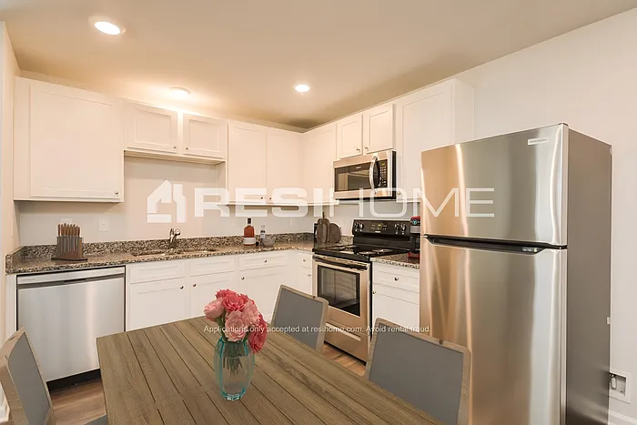 4 bed, 2.5 bath, 1804 sqft, $1,825 — Photo 3