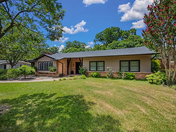 3rd image of 1214 Loma Alta Pl