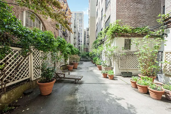 Sold by Nest Seekers International | media 6
