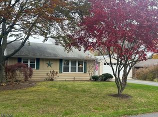 10 Poplar Rd, Ringoes, NJ 08551