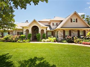 1001 Falling Leaf Dr, Friendswood, TX 77546