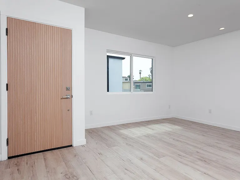 1319 S St. Andrews Pl — Photo 3