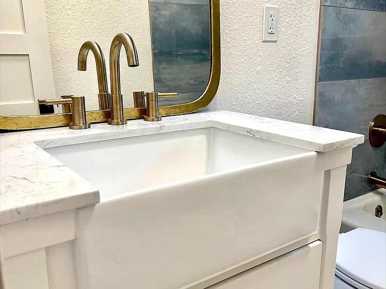 805 Eberhart Ln — Photo 13