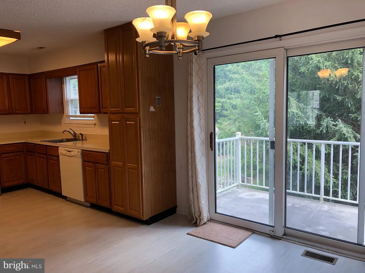 3 bed, 2240 sqft, $3,800 — Photo 4