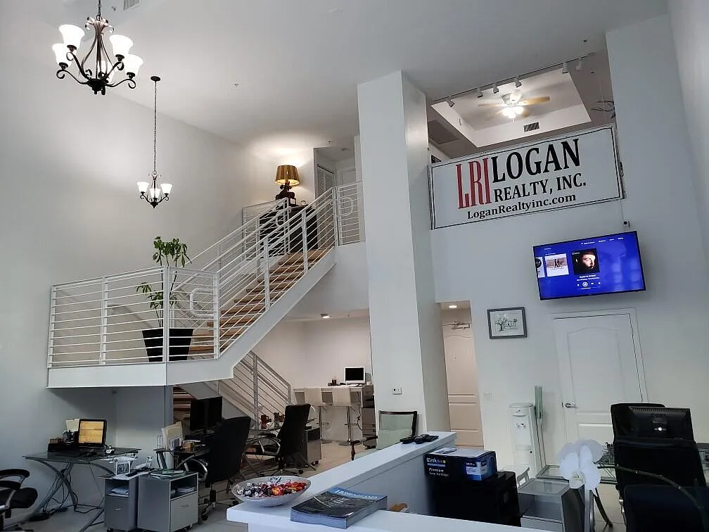1 bed, 1.5 bath, 1096 sqft, $5,500 — Photo 3