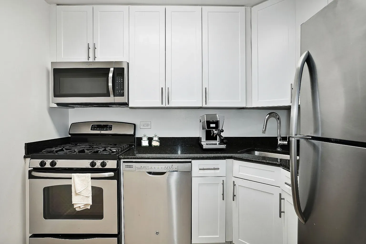355 South End Avenue — Photo 1