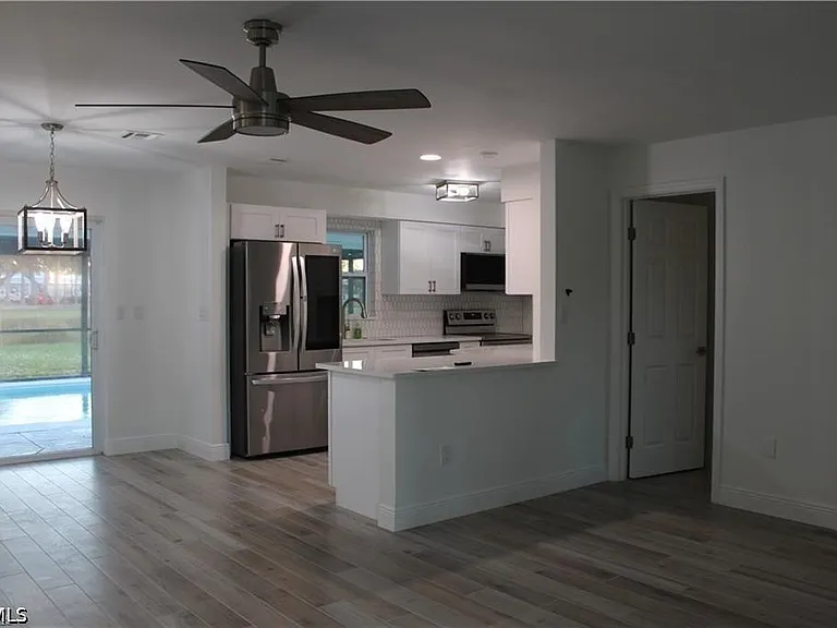 1322 Farmdale St — Photo 2
