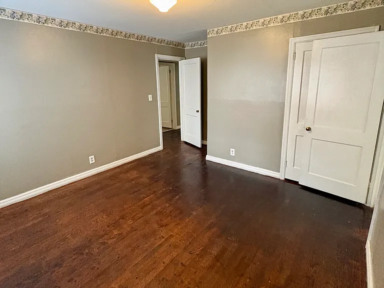 5513 Avenue P — Photo 19