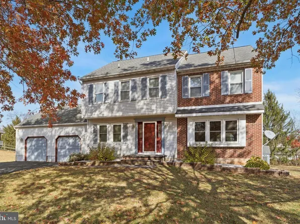 212 Hampton Cir, Gilbertsville, PA 19525