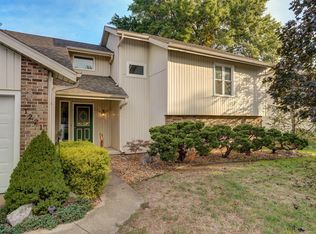 1221 E Knobhill Street, Springfield, MO 65804