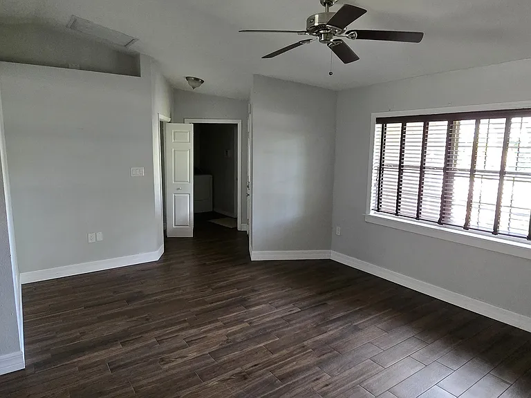 6400 Shane Ln — Photo 5