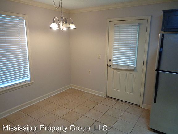 5th image of 217 Edinburg Way