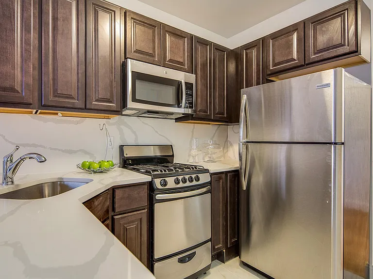 33 Hancock Ave #3R — Photo 1