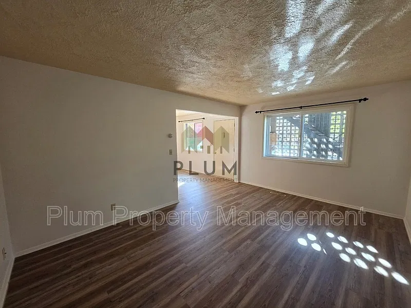 2 bed, 1.0 bath, 715 sqft, $1,425 — Photo 2