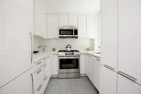 Rented by Central Park South Associates | media 11