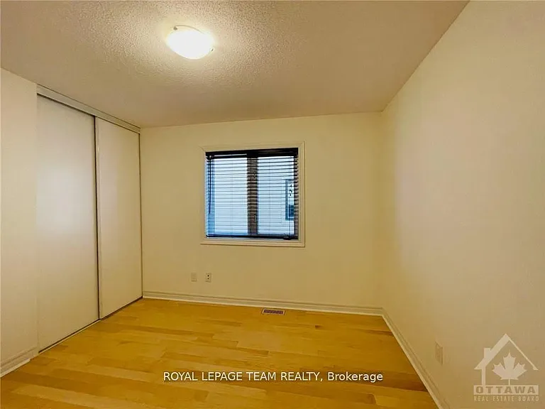 1189 Tischart Cres — Photo 25