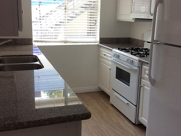 3rd image of 931 Tularosa Dr APT 1