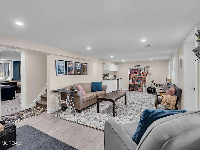 1600 Parkview Blvd — Photo 16