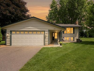 8033 Dakota Ln, Chanhassen, MN, 55317