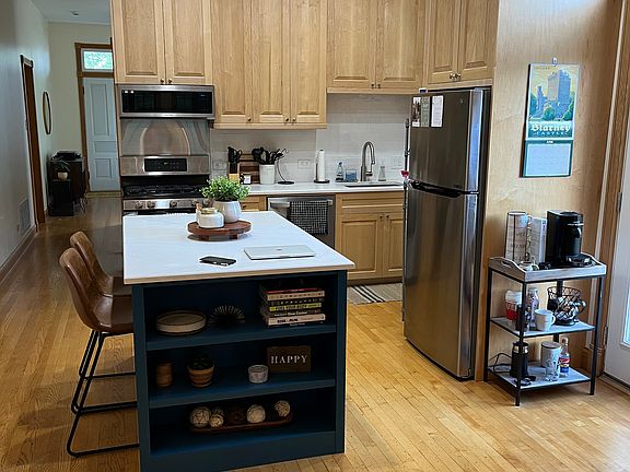 3rd image of 716 W Wrightwood Ave APT 3