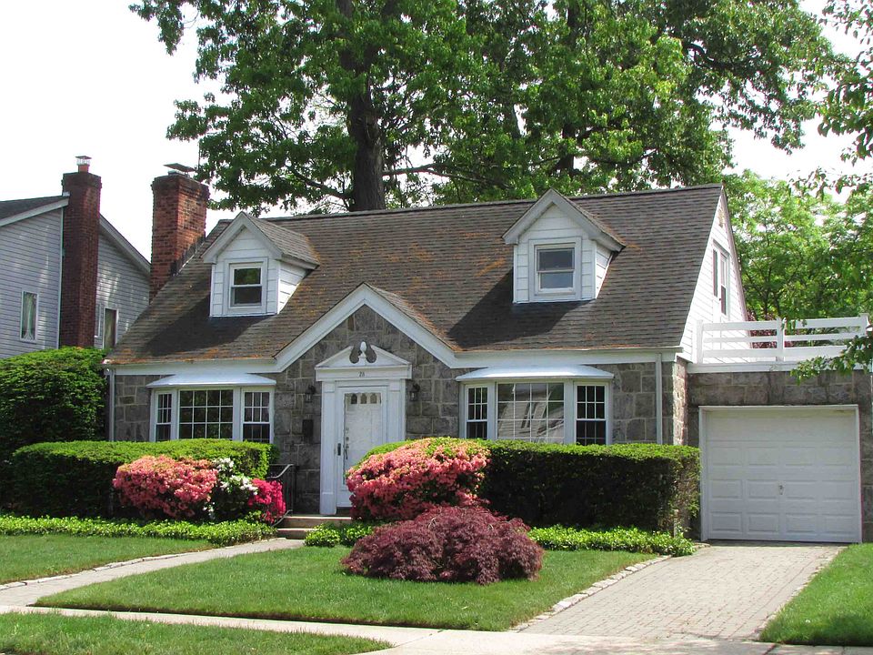 1st image of 28 Oak Dr