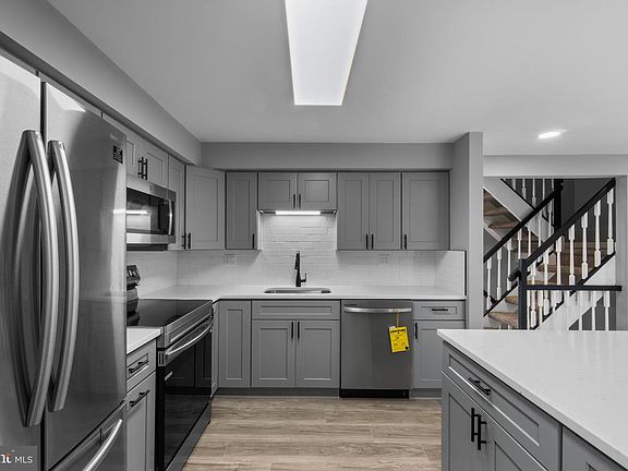 3rd image of 158 Spectator Ln