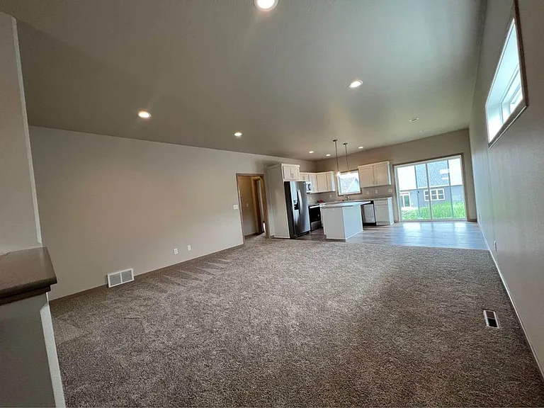 1512 Keystone Cir NE — Photo 13